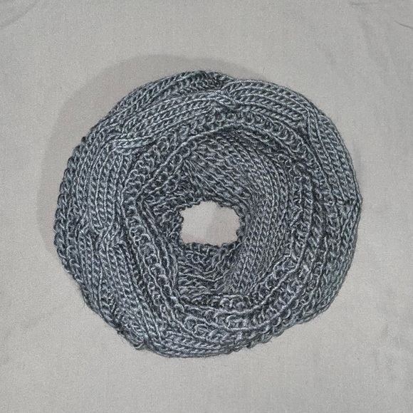 Grey Chunky Scarf - Picture 5 of 6